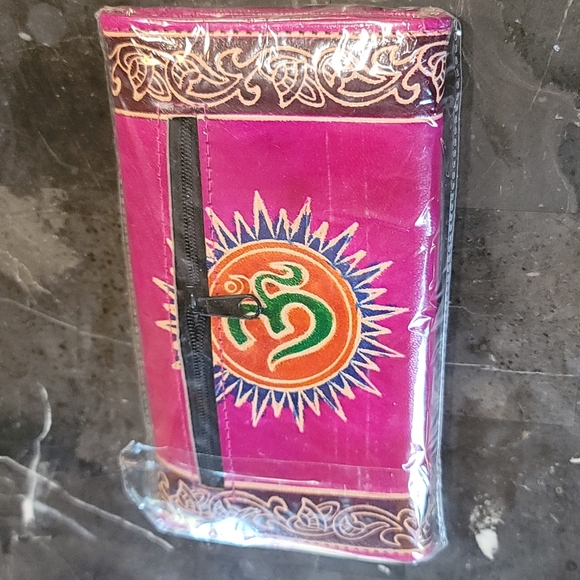 NWT Leather Designed Wallet, Small - Picture 6 of 6